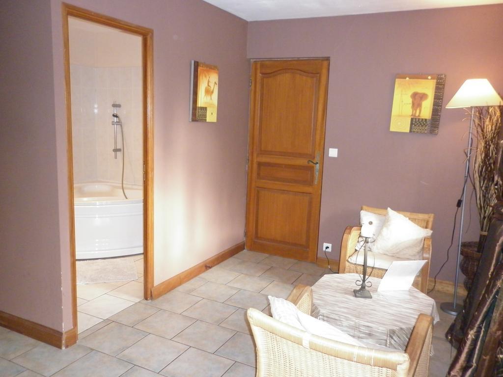 Hôtel La Chartreuse à Poilly-sur-Tholon Chambre photo