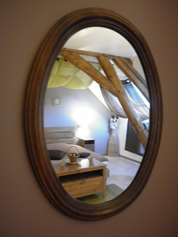 Hôtel La Chartreuse à Poilly-sur-Tholon Chambre photo