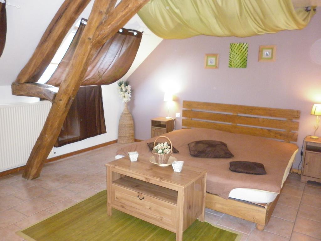 Hôtel La Chartreuse à Poilly-sur-Tholon Chambre photo