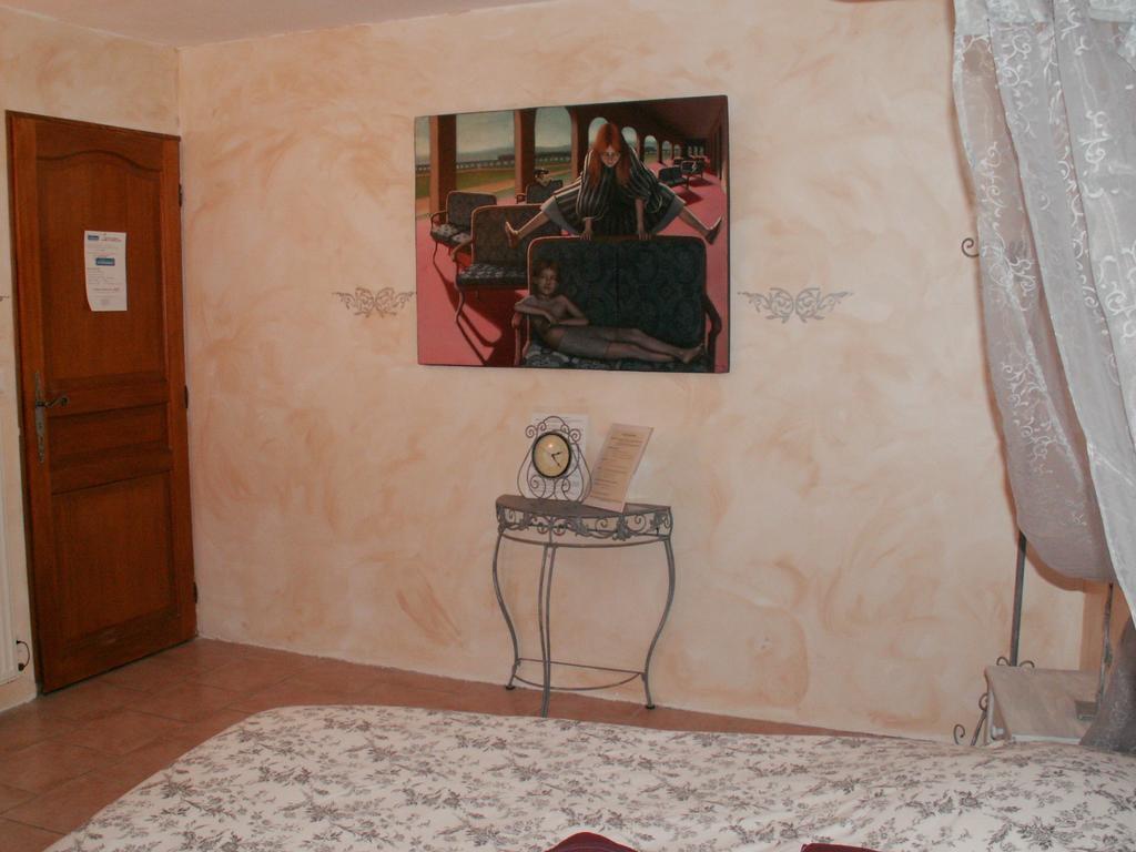 Hôtel La Chartreuse à Poilly-sur-Tholon Chambre photo